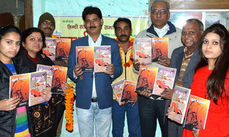 à¤°à¤¾à¤¯à¤ªà¥à¤° à¤›à¤¤à¥€à¤¸à¤—à¥ à¤¨à¤¿à¤µà¤¾à¤¸à¥€ à¤…à¤¦à¤¿à¤¤à¥à¤¯ à¤ªà¥à¤°à¤¤à¤¾à¤ª à¤¸à¤¿à¤‚à¤¹ à¤¦à¥à¤µà¤¾à¤°à¤¾ à¤¸à¤®à¥à¤ªà¤¾à¤¦à¤¿à¤¤ à¤¨à¤¯à¥€ à¤•à¤²à¤® à¤¸à¥‡ à¤”à¤° à¤‰à¤¨à¤•à¥‡ à¤¨à¤¿à¤œà¥€ à¤•à¤¾à¤µà¥à¤¯ à¤¸à¤‚à¤—à¥à¤°à¤¹ à¤…à¤¨à¥à¤­à¥‚à¤¤à¤¿à¤¯à¥‹à¤‚ à¤•à¥€ à¤…à¤­à¤¿à¤µà¥à¤¯à¤•à¥à¤¤à¤¿ à¤•à¤¾ à¤µà¤¿à¤®à¥‹à¤šà¤¨ à¤®à¥‡à¤°à¤  à¤®à¥‡à¤‚  